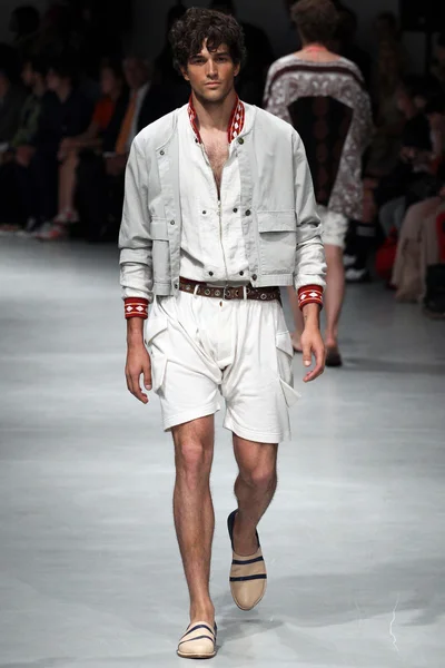 Look 11